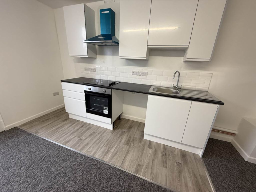 Property photo 2 of 6 Kitchen