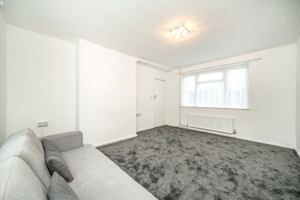 Property photo 2 of 8