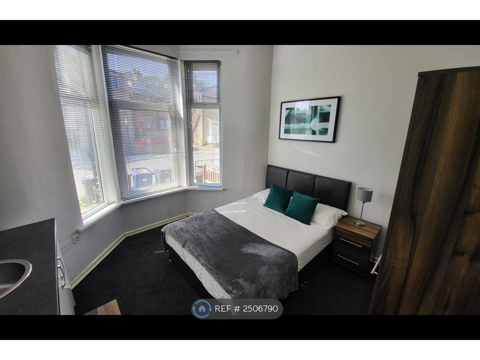 Property photo 1 of 12 Room 2 - Available