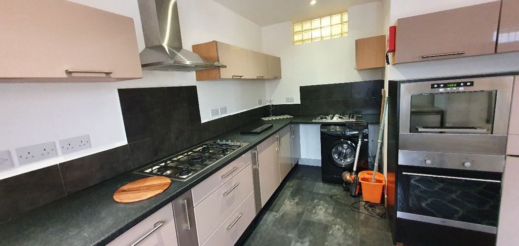 Property photo 2 of 40