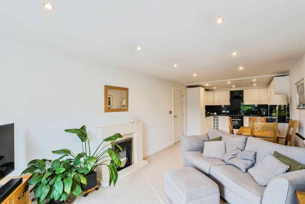 Property photo 2 of 15 Pbox-Img.Jpg