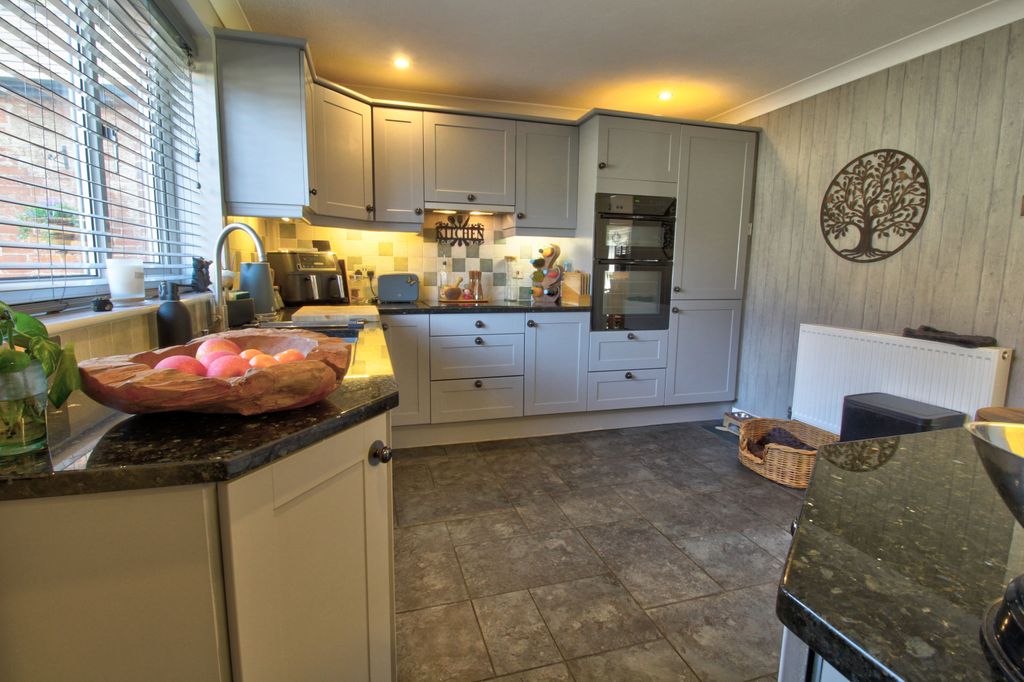 Property photo 2 of 30 Kitchen