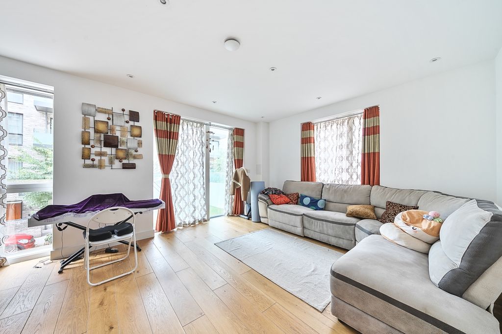 Property photo 1 of 18 1327246-22-687635...