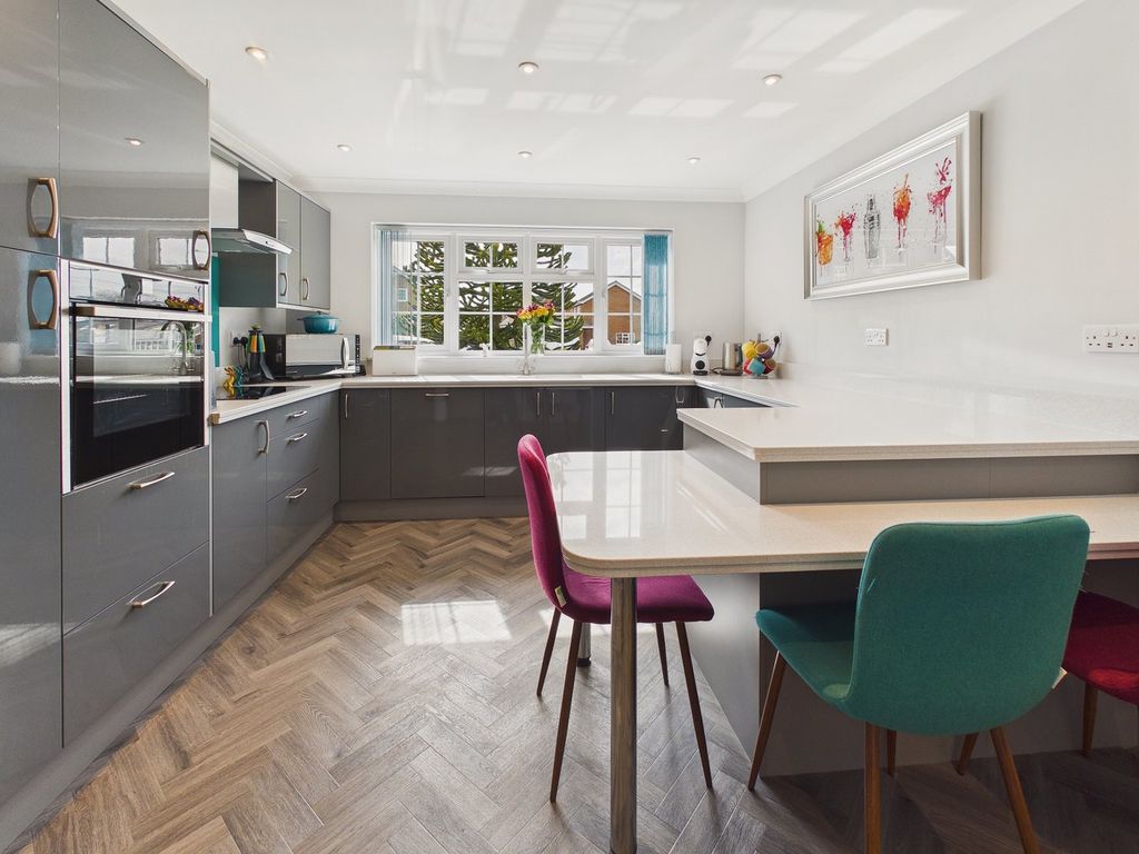 Property photo 2 of 32