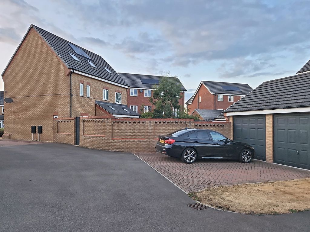 Property photo 2 of 16