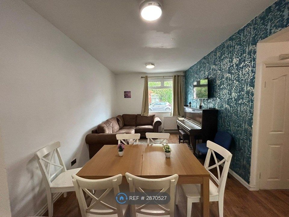 Property photo 1 of 12 Living Room