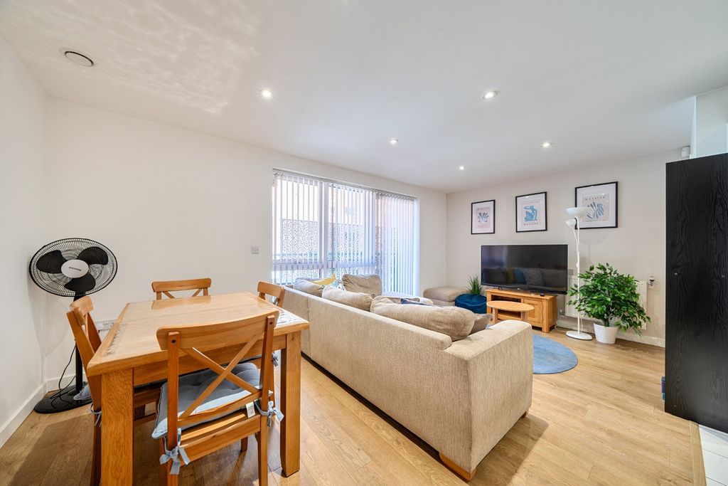 Property photo 3 of 10 4954977