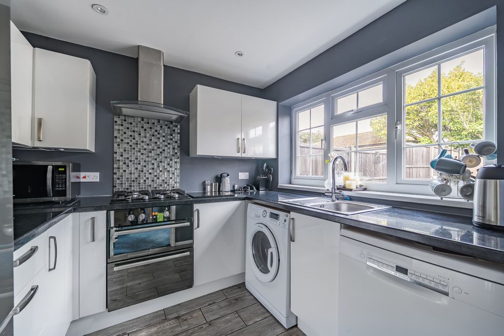 Property photo 3 of 19 1409943-6-698A03F...