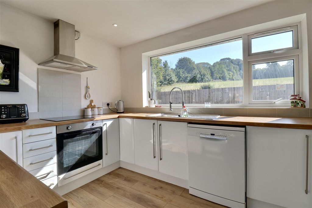 Property photo 2 of 21 F83852A4-26Bf-4Cf6-9F14-465Ab5F16Ecd_1_201_A.Jpeg