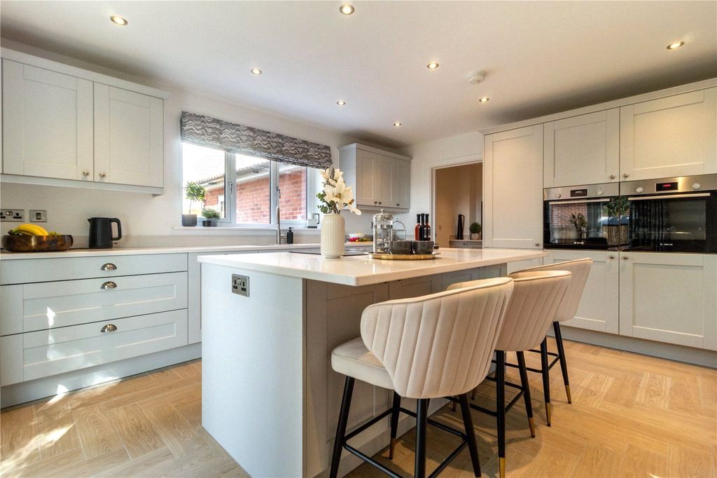 Property photo 2 of 30 Show Home