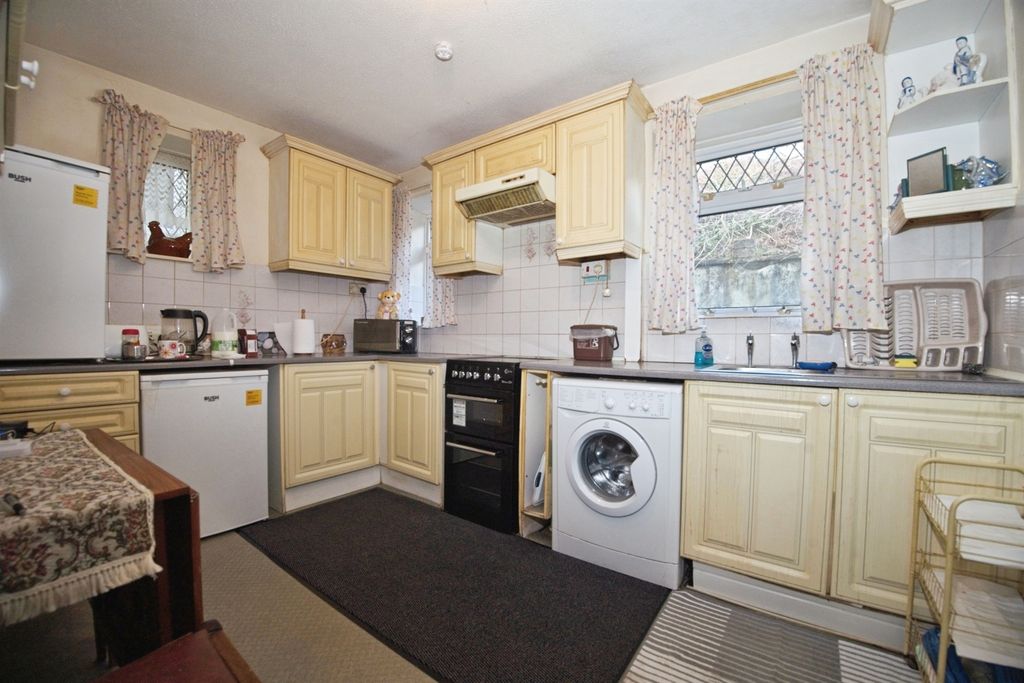 Property photo 3 of 24