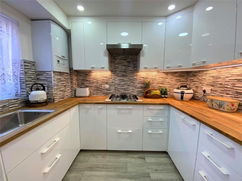 Property photo 3 of 15 Kitchen
