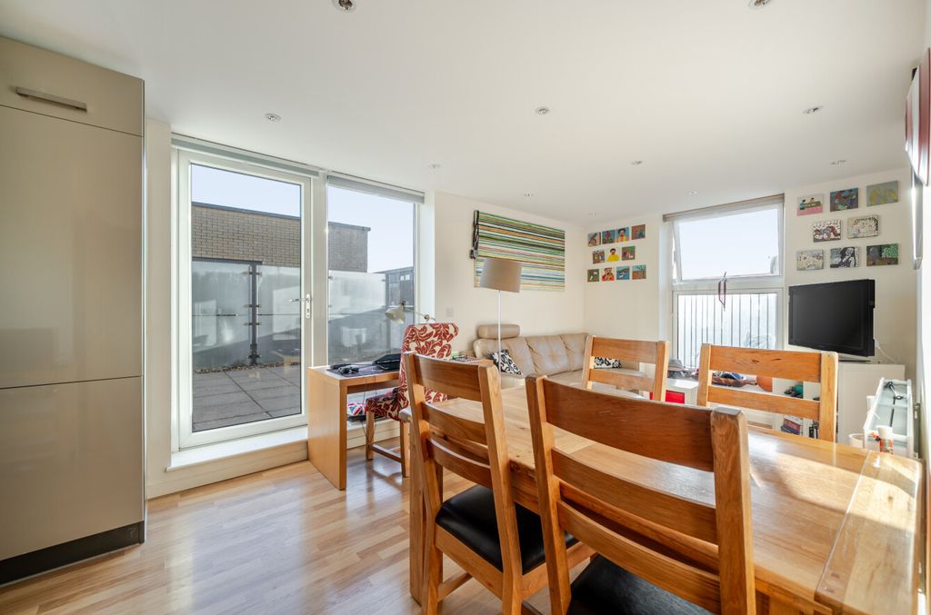 Property photo 3 of 8