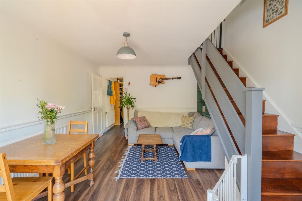 Property photo 3 of 15 61 Spring Grove-10.Jpg