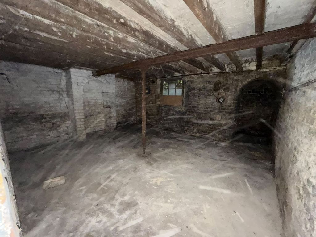 Property photo 3 of 11