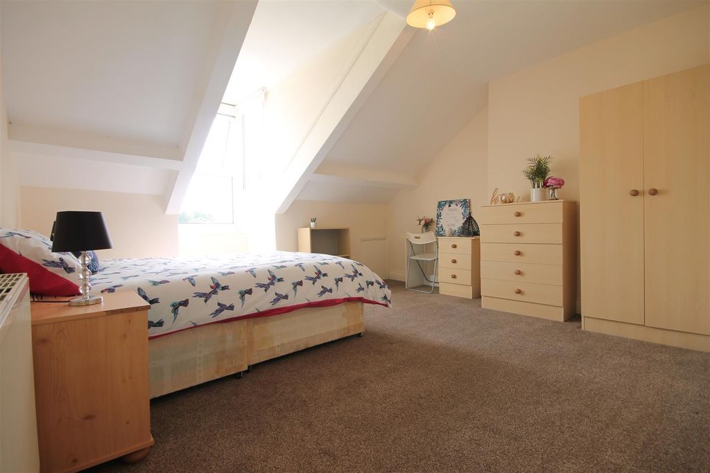 Property photo 3 of 9 10413.Jpg