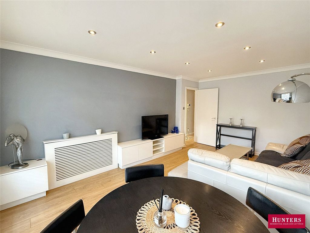 Property photo 3 of 17 Picture No. 11