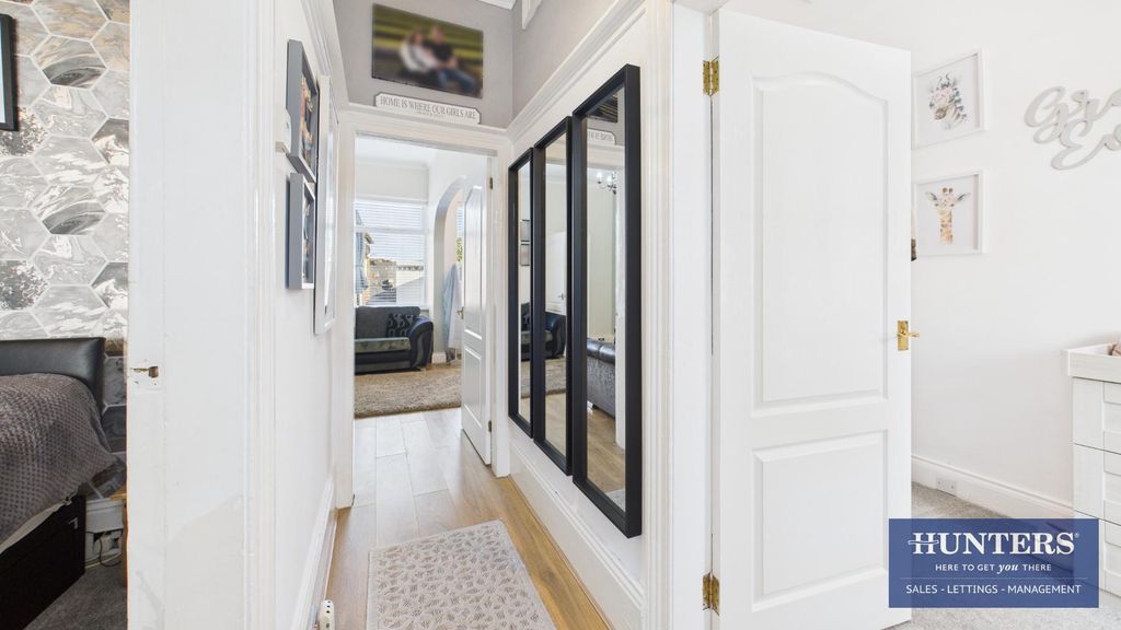 Property photo 2 of 14 Hallway