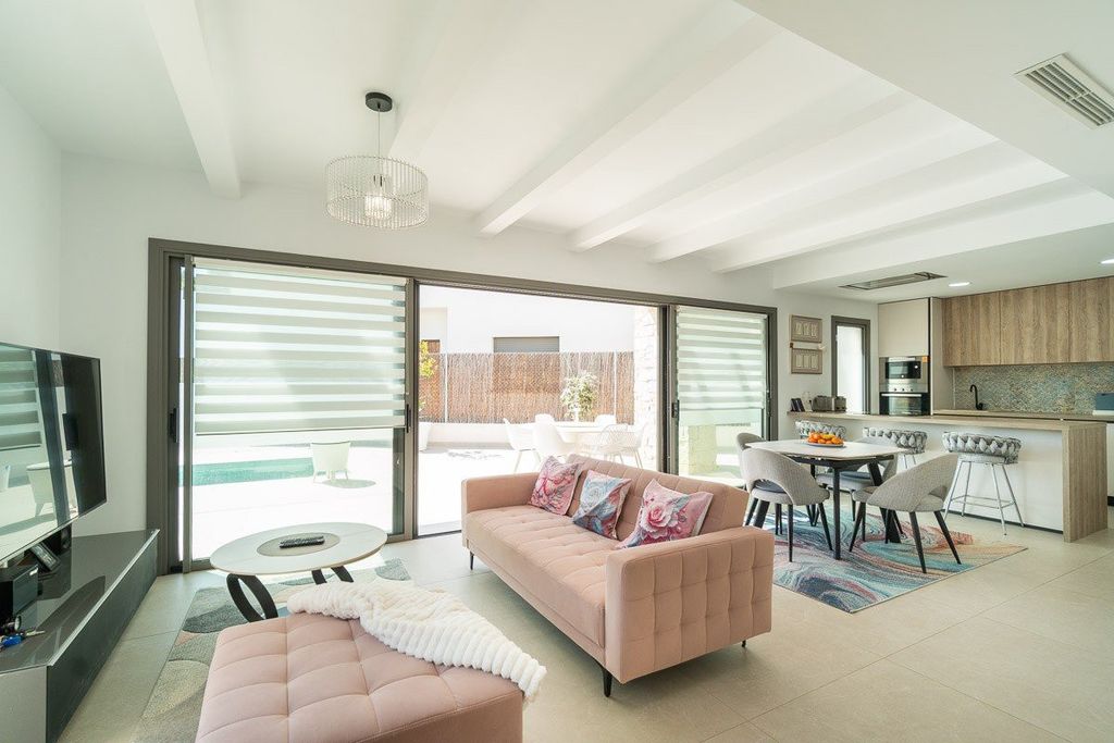 Property photo 3 of 32