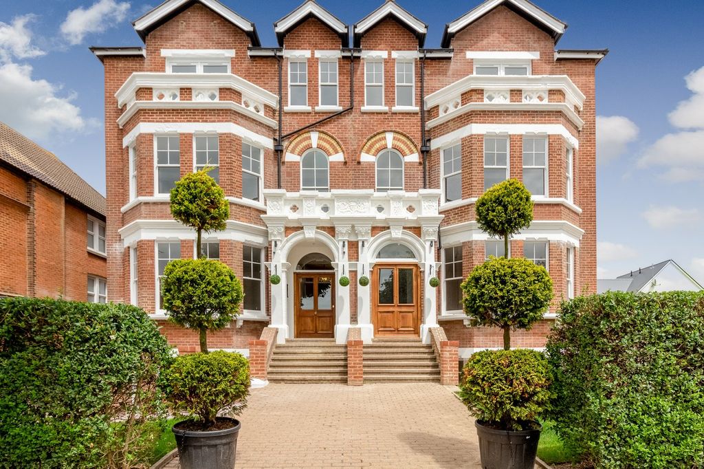 Property photo 1 of 15 Entrance