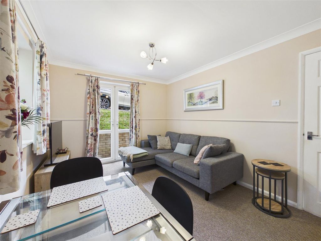 Property photo 3 of 10 Cam05476G0-Pr0363-Still004.Jpg