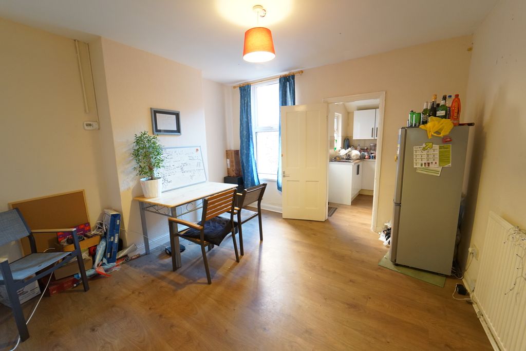 Property photo 3 of 9 Dining