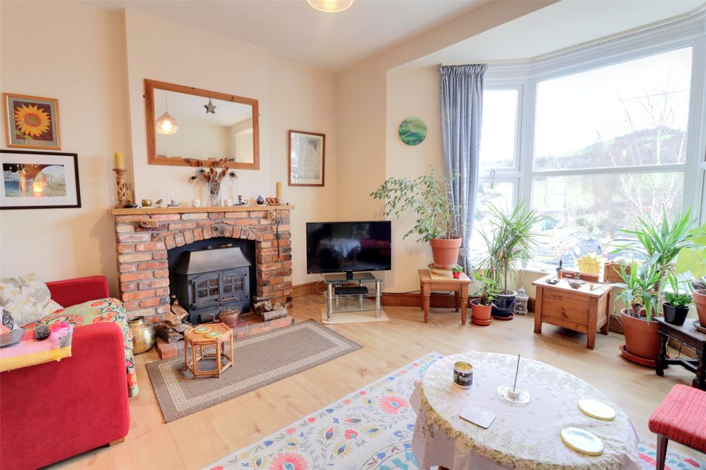 Property photo 2 of 26 2 - Picture No. 04