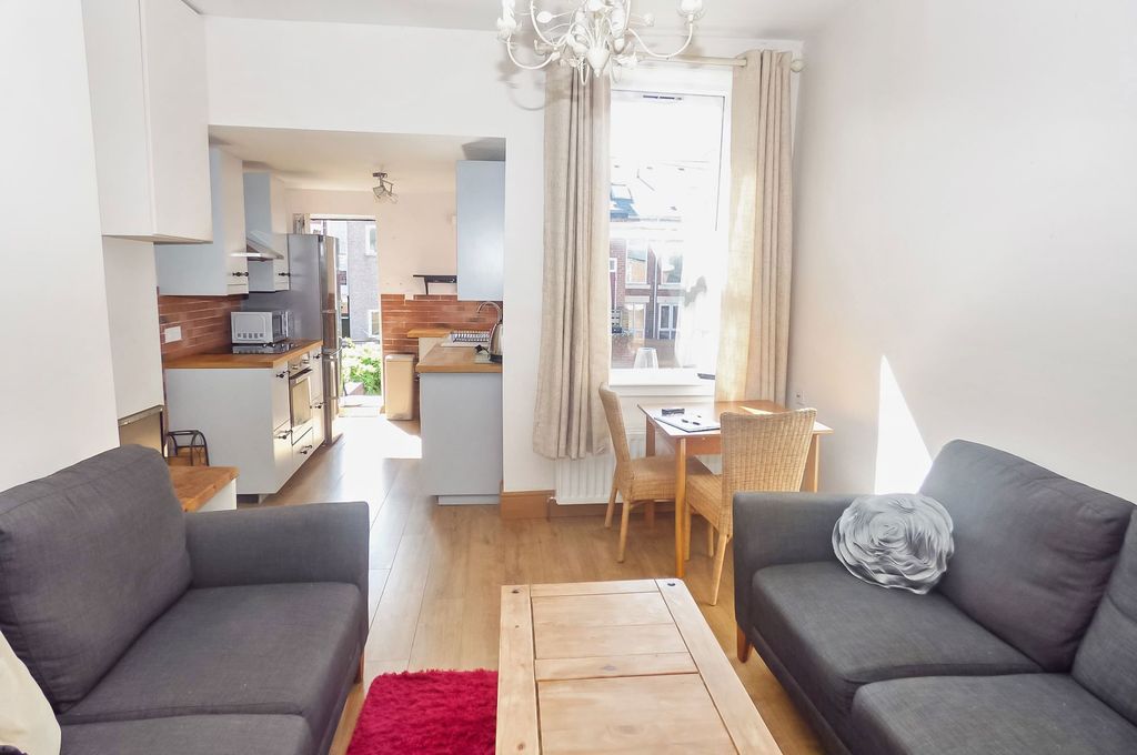 Property photo 2 of 8