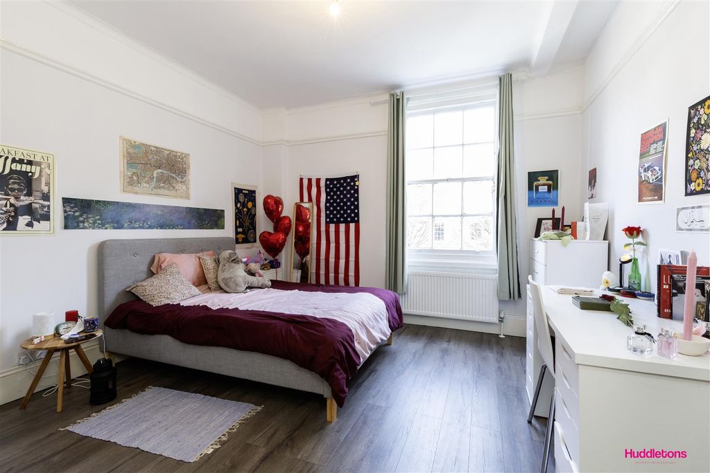 Property photo 1 of 14 37A Chalton Street -8.Jpg