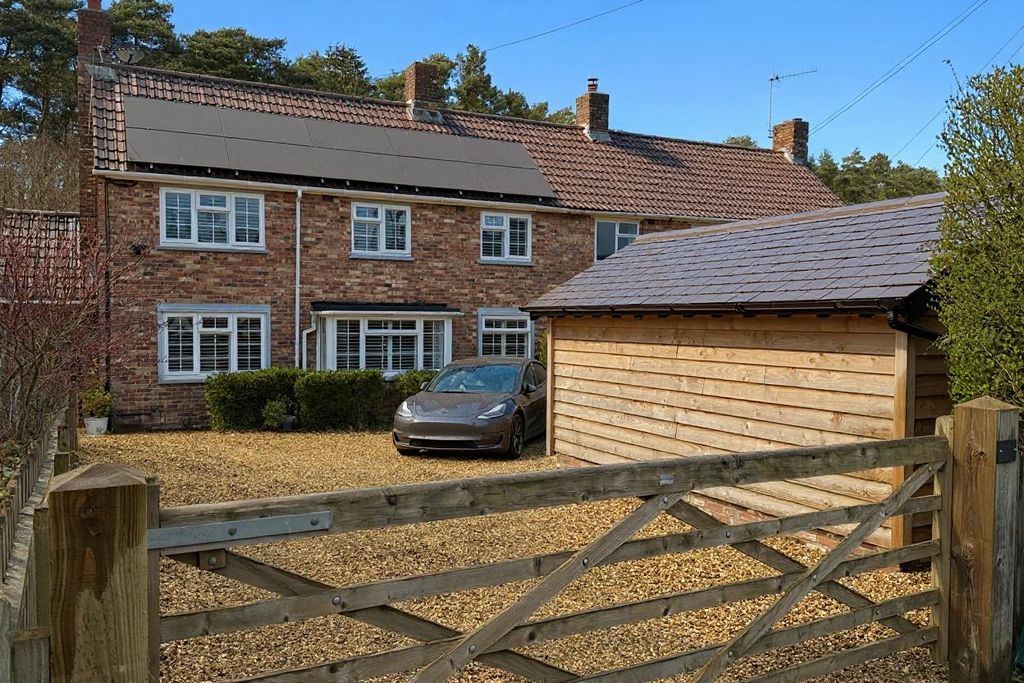 Property photo 1 of 26 Station Road Alderholt