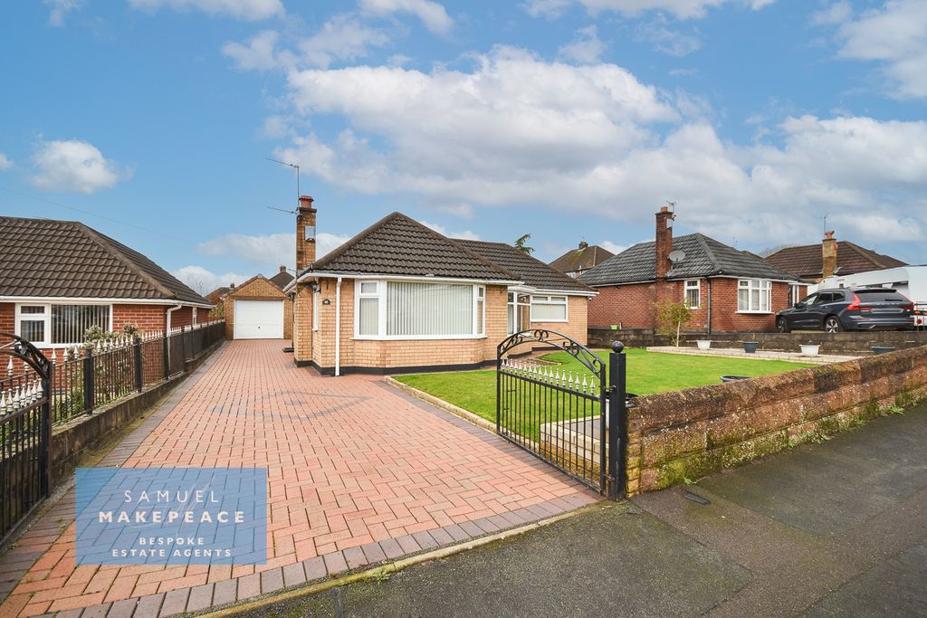Property photo 1 of 26 Three/Four Bedroom Detached Bungalow With Detached Garage