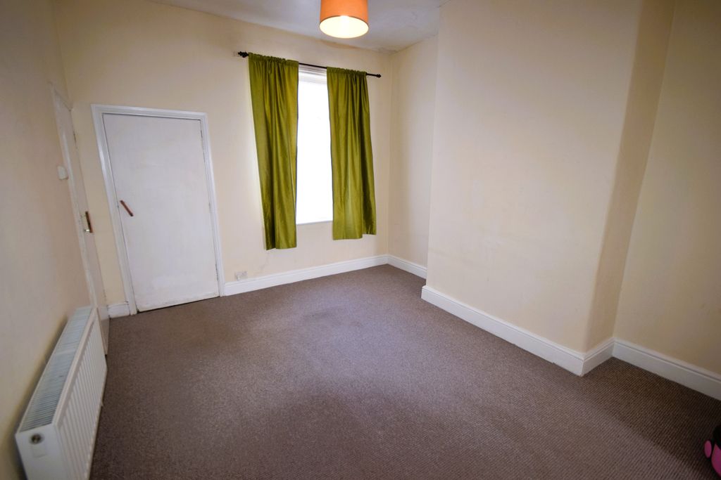 Property photo 3 of 10 Dining Room