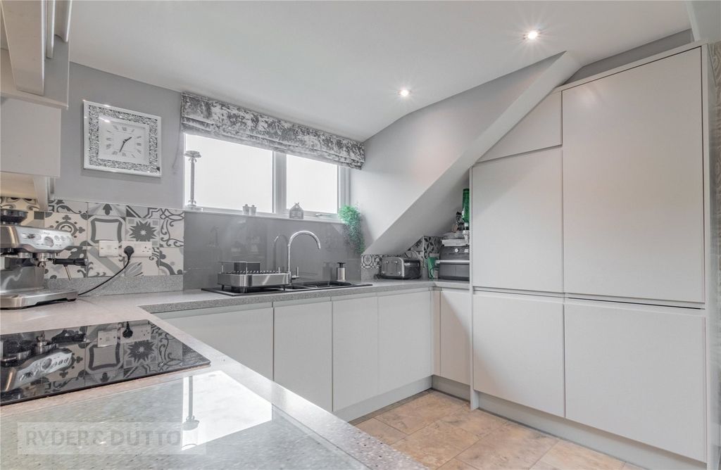 Property photo 3 of 17 Kitchen