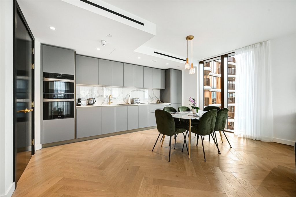 Property photo 2 of 17 Triptych Bankside