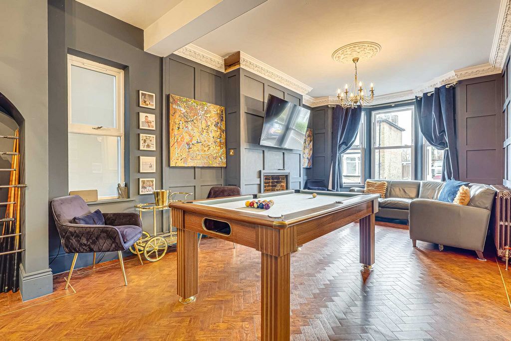 Property photo 2 of 37