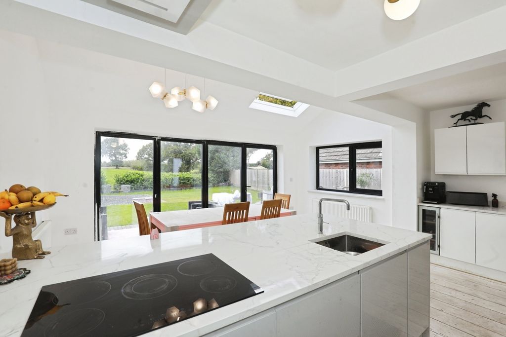 Property photo 2 of 17 Photo