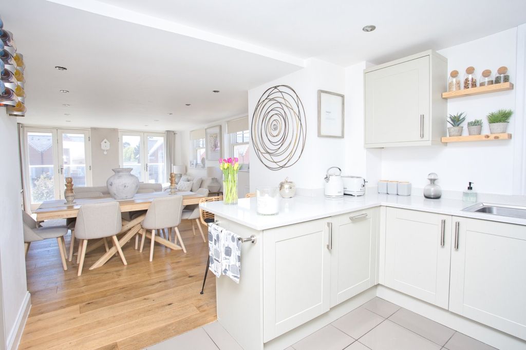 Property photo 3 of 14 Picture 3