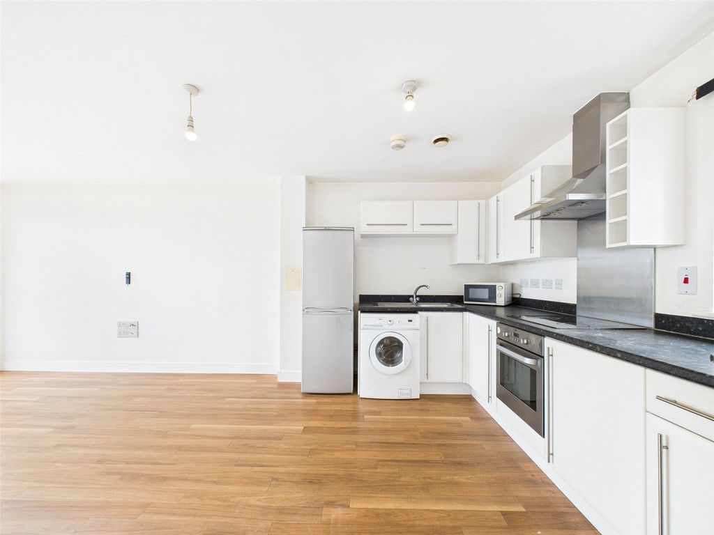 Property photo 2 of 11 Picture No. 30