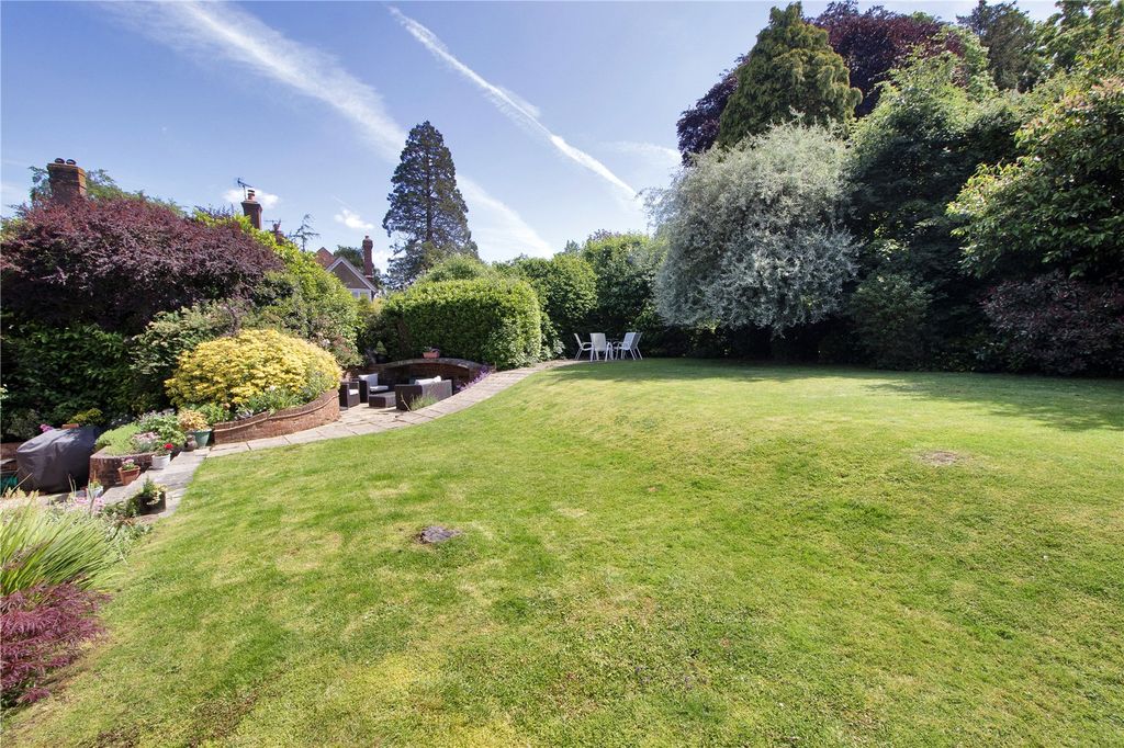 Property photo 2 of 17 Garden