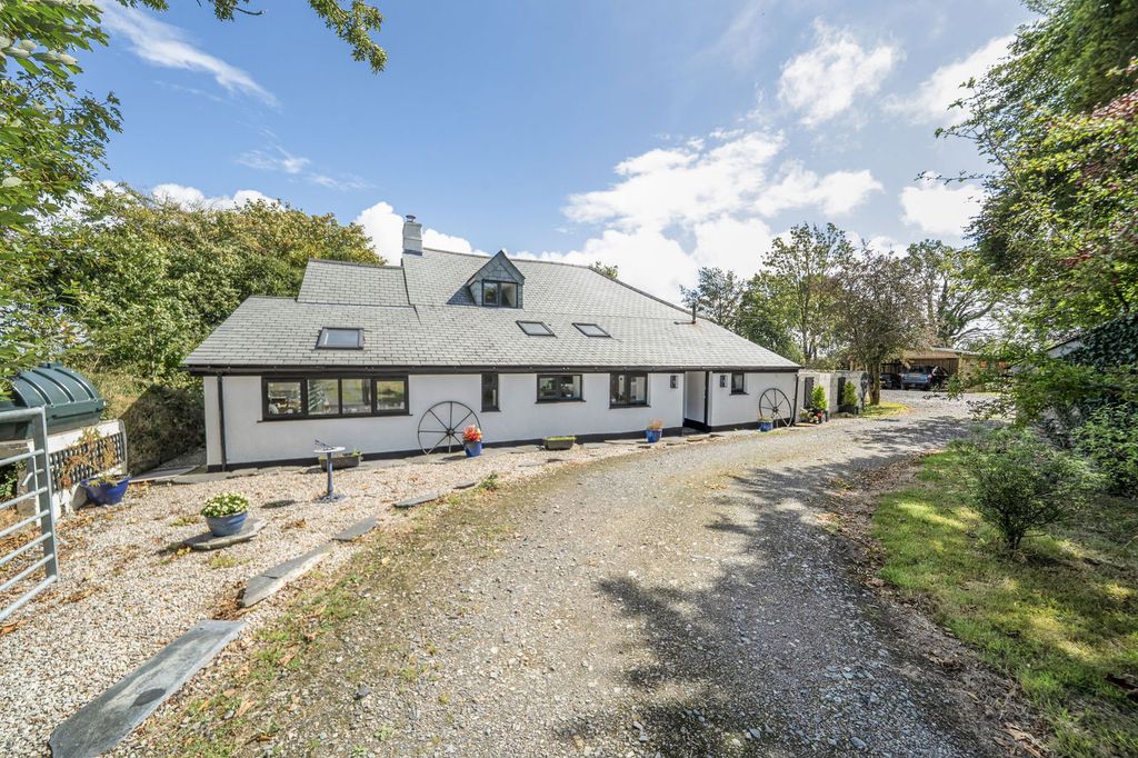 Property photo 2 of 27