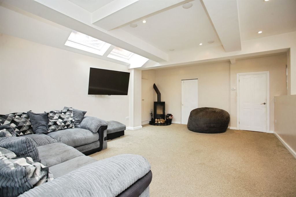 Property photo 2 of 21