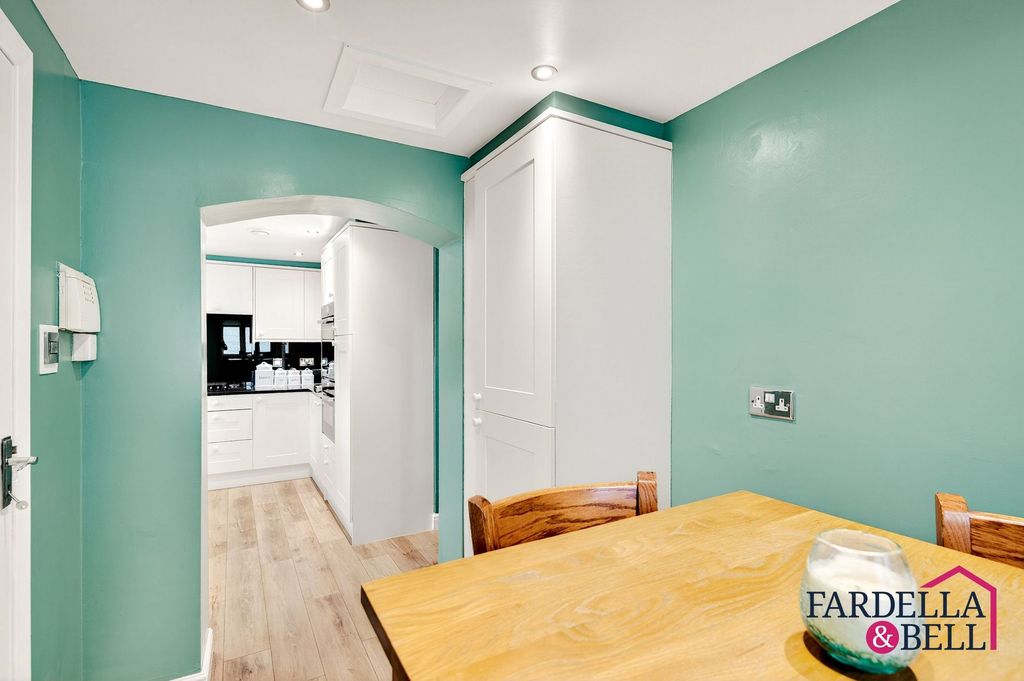 Property photo 3 of 41