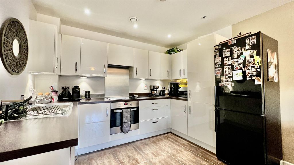 Property photo 1 of 8 Kitchen