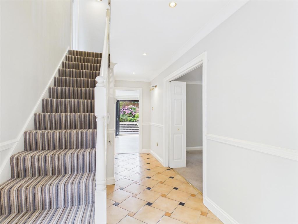 Property photo 2 of 42