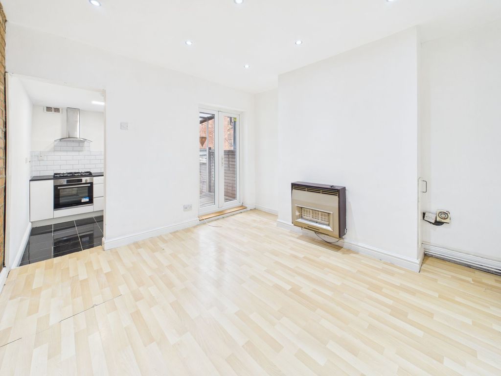 Property photo 3 of 9 Dining Room