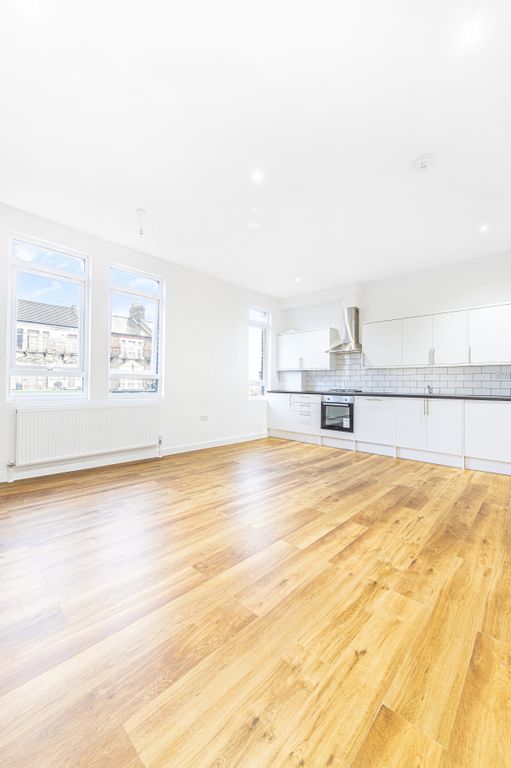 Property photo 3 of 6 682003 (7)