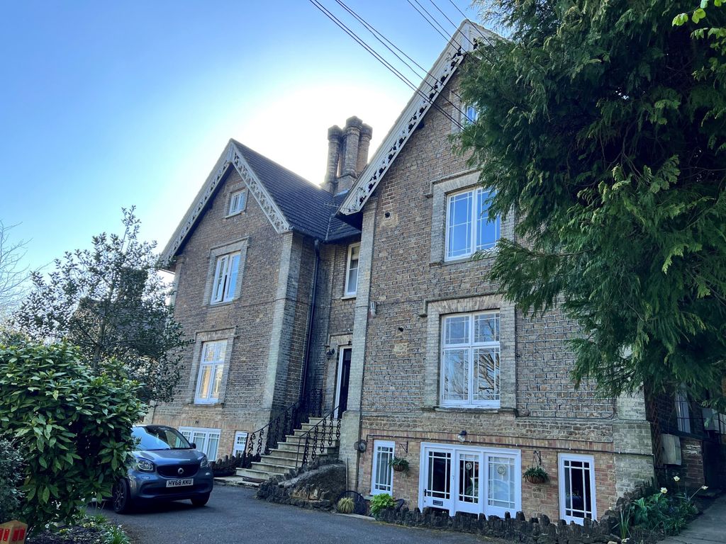 Property photo 1 of 6