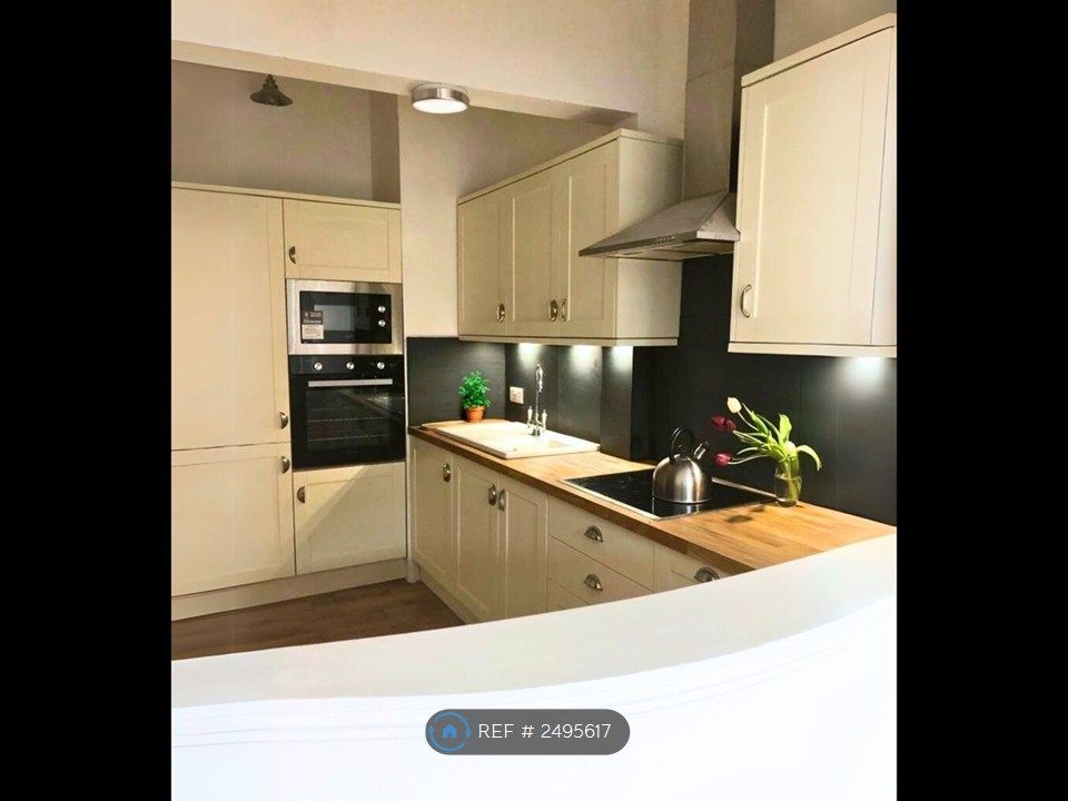 Property photo 3 of 8 Kitchen