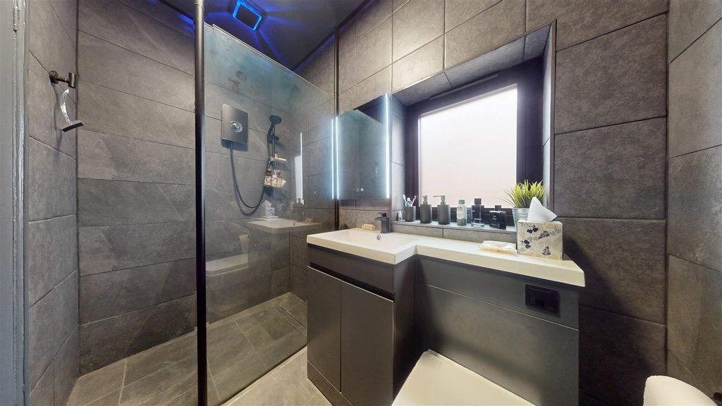 Property photo 2 of 26 Mona Street Bathroom