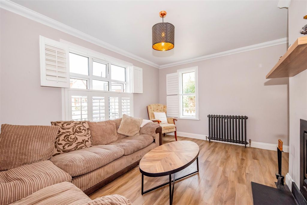 Property photo 2 of 18